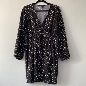 Forever 21 black printed long sleeve dress size L